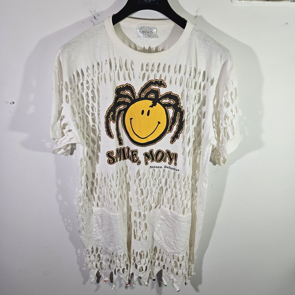 Vintage 90's Nassau Bahamas 'Smile, Mon!' Cable Link Cut Single Stitch T-Shirt!